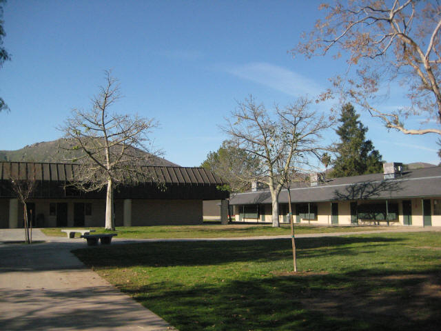 拉茜艾爾學(xué)校La Sierra Academy