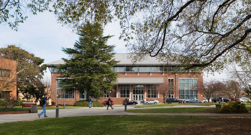 北卡羅來(lái)納州立大學(xué)格林波若分校  The University of North Carolina at Greensboro