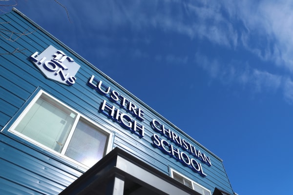 Lustre Christian High School  拉斯特爾基督教學(xué)校